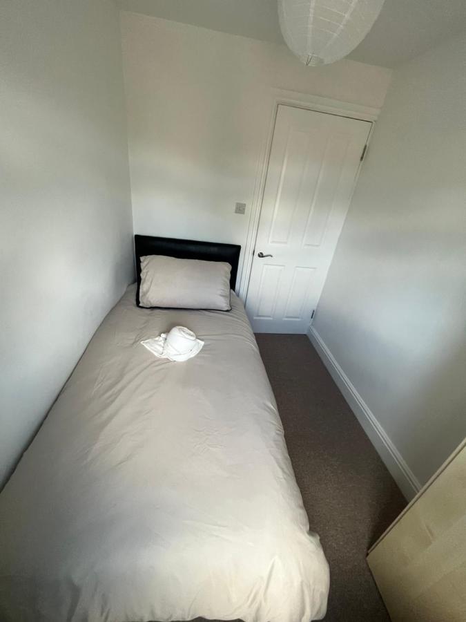 City Reach Retreat Spacious 4Bed House Startford Maryland Great Transport Links Лондон Экстерьер фото