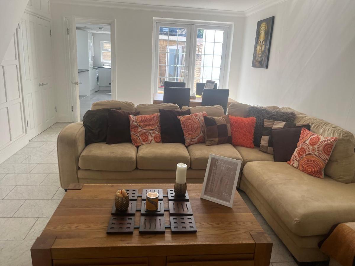 City Reach Retreat Spacious 4Bed House Startford Maryland Great Transport Links Лондон Экстерьер фото
