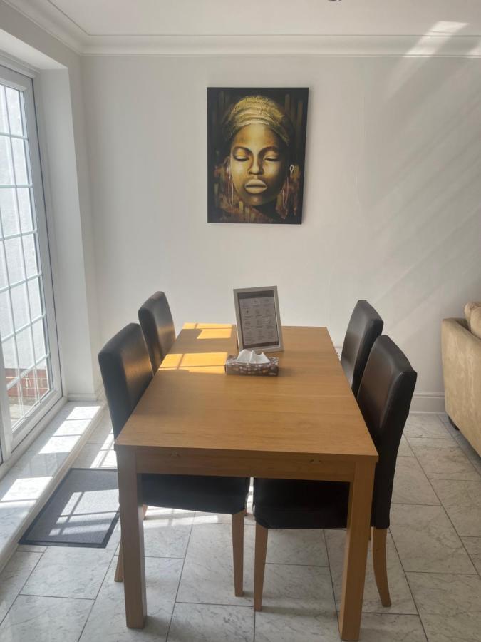 City Reach Retreat Spacious 4Bed House Startford Maryland Great Transport Links Лондон Экстерьер фото